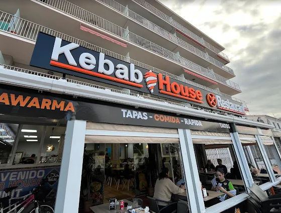 Fachada completa de día Kebab House